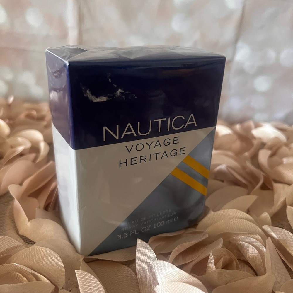 Nautica Voyage Heritage Blue and White Packaging
